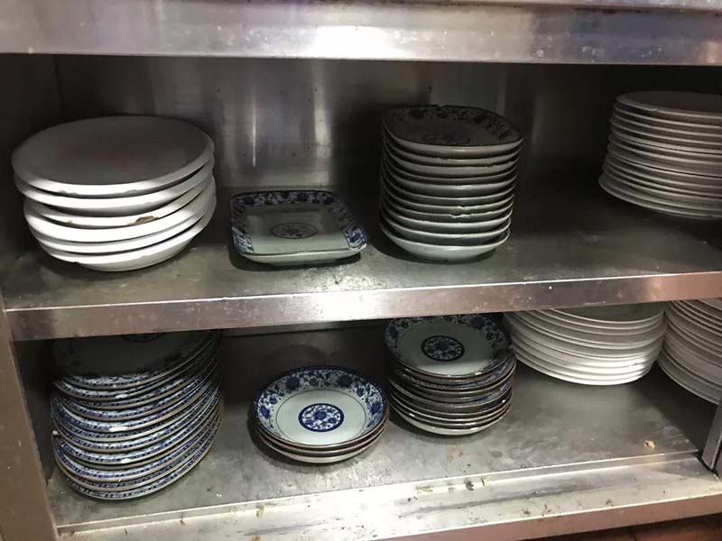 餐馆里的碗筷到底干不干净