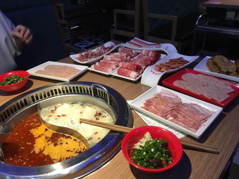 火锅店的餐具中大肠菌群超标，是什么原因造成的