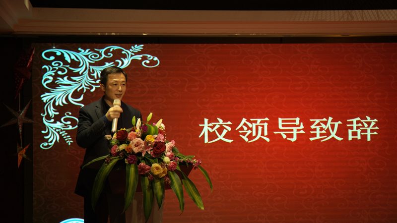 电容屏工作原理揭秘：从结构到应用